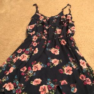 Cute floral ladies dress. Size small